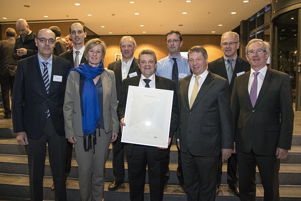 Francine Closener, Secretary of State of Economy of Luxembourg, Robert Dennewald, President of FEDIL, and Nicolas Soisson, Director of FEDIL, handing over the award to the Goodyear Innovation Centre Luxemburg team.