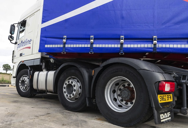 The four 295/80 R 22.5 X MultiWay 3D XDE tyres, which had been regrooved, were removed from a DAF 6x2 tractor unit used regularly on a return trip from the company’s Scotland base to Birmingham.